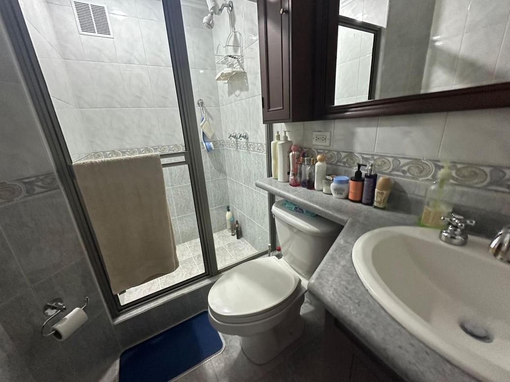 Apartamento de 4 alcobas en venta en Cr. Punta Del Este, Bogotá, 242 m² · foto 12 de 13