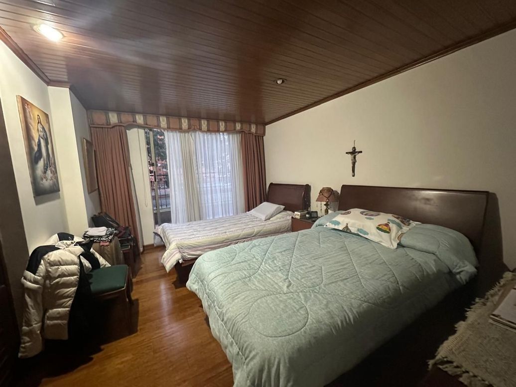 Apartamento de 4 alcobas en venta en Cr. Punta Del Este, Bogotá, 242 m² · foto 7 de 13