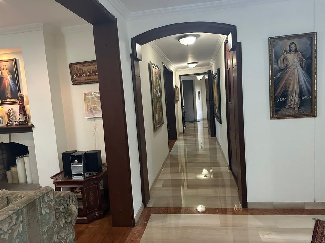 Apartamento de 4 alcobas en venta en Cr. Punta Del Este, Bogotá, 242 m² · foto 2 de 13