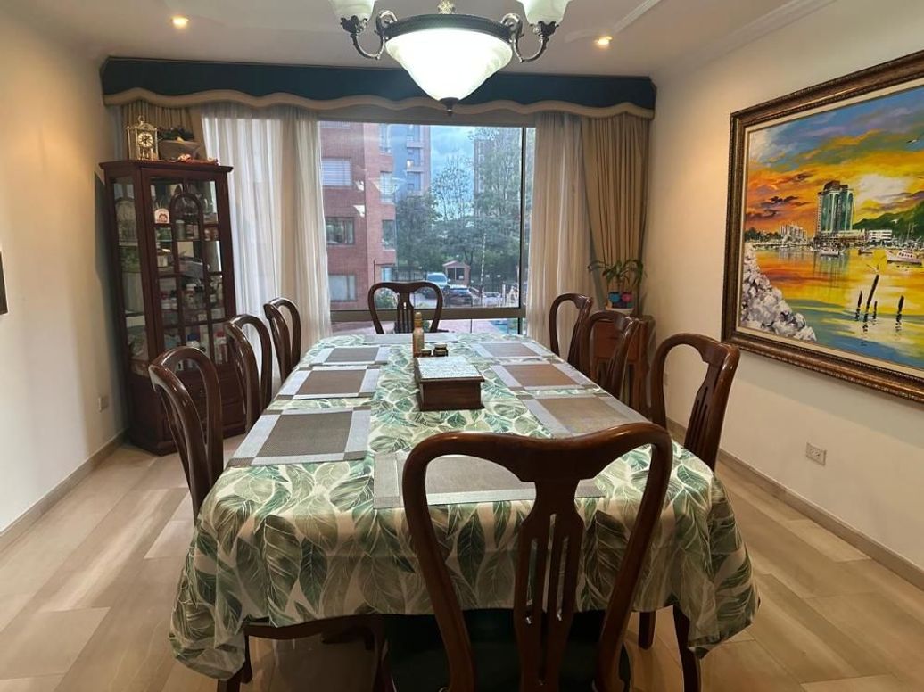 Apartamento de 4 alcobas en venta en Cr. Punta Del Este, Bogotá, 242 m² · foto 3 de 13
