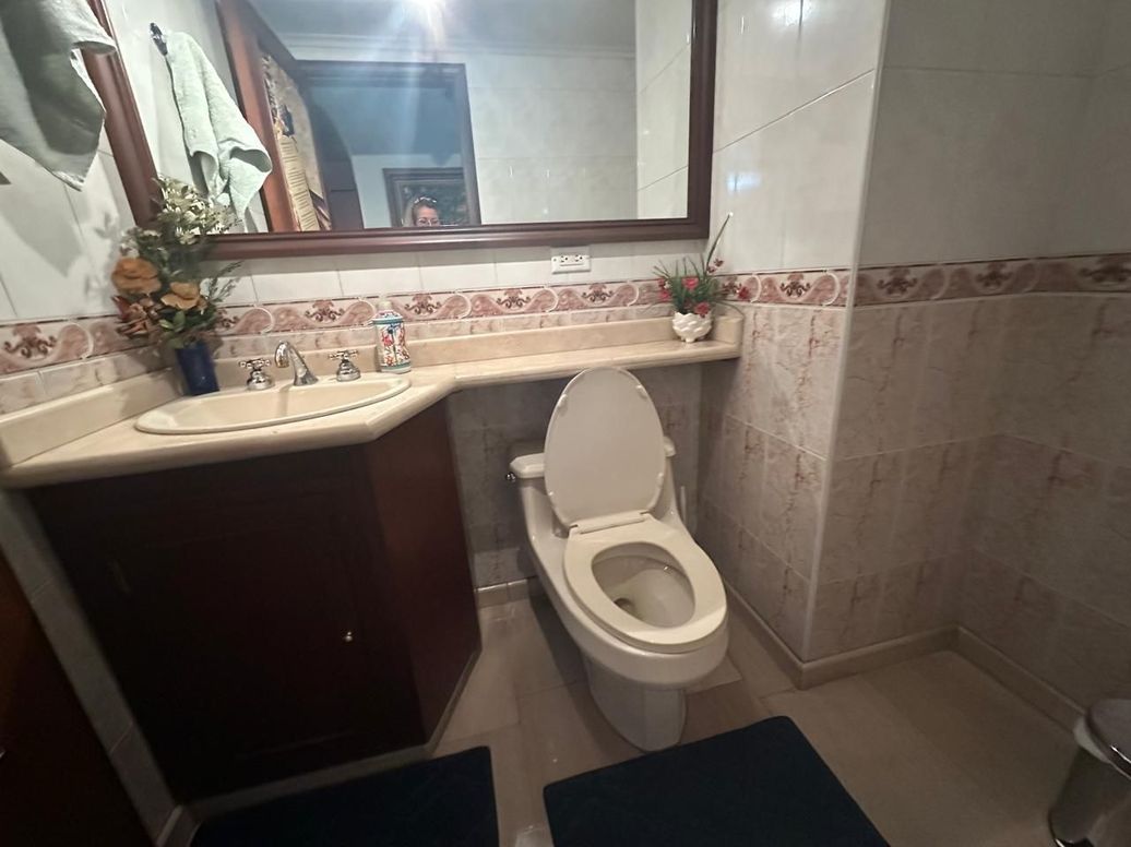Apartamento de 4 alcobas en venta en Cr. Punta Del Este, Bogotá, 242 m² · foto 5 de 13