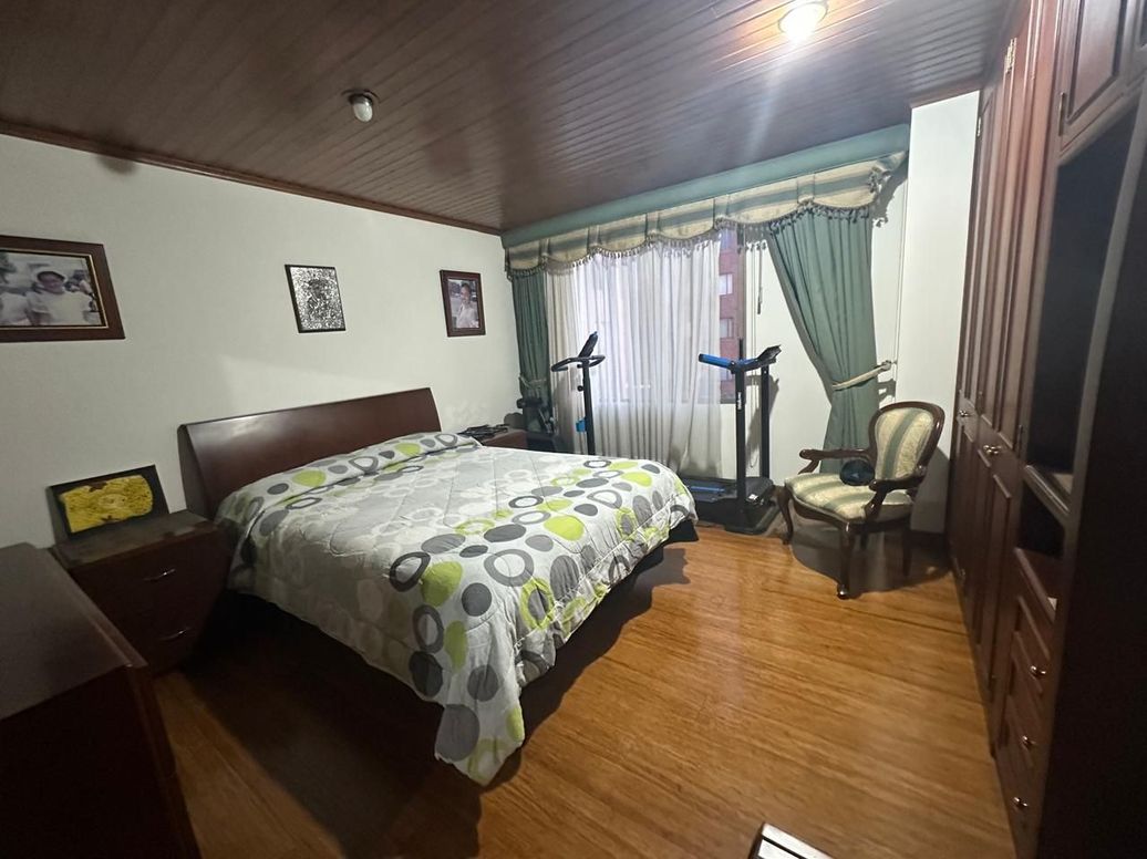 Apartamento de 4 alcobas en venta en Cr. Punta Del Este, Bogotá, 242 m² · foto 6 de 13