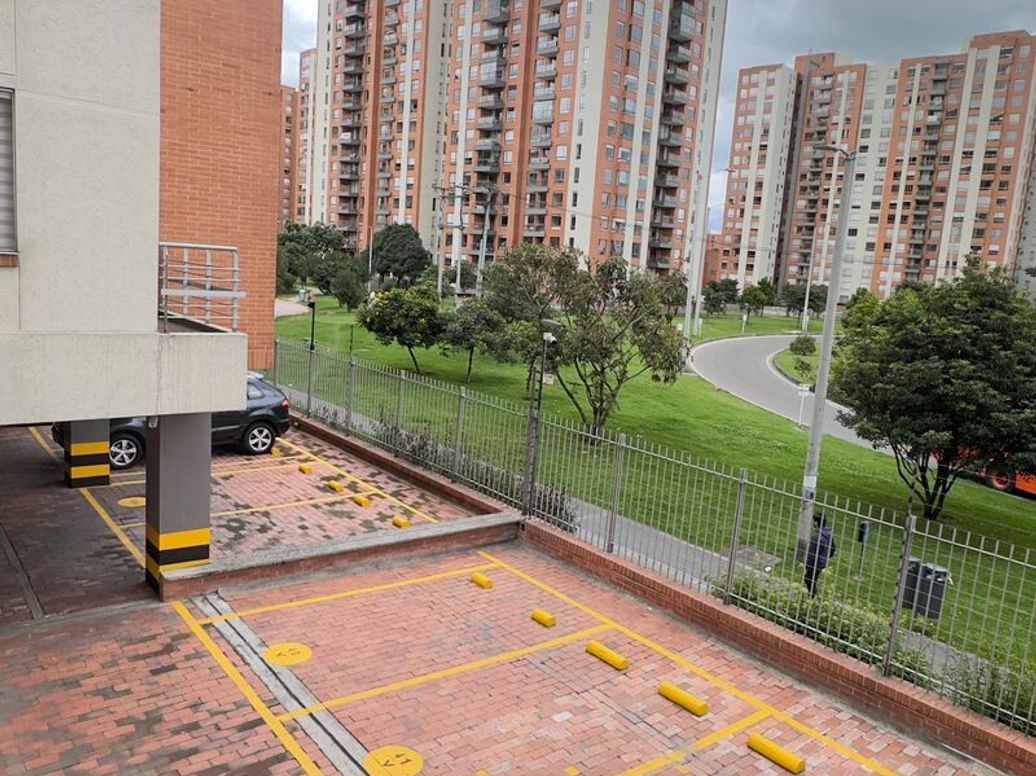 Apartamento de 3 alcobas en venta en Gilmar, Bogotá, 86 m² · foto 2 de 19