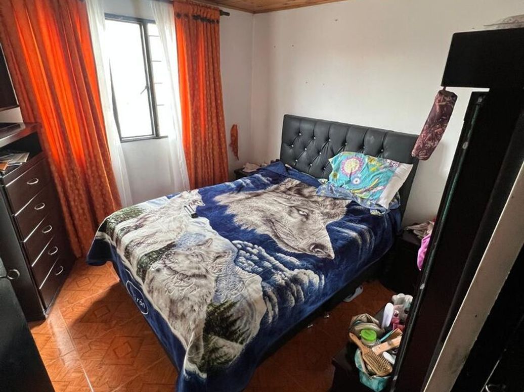 Casa de 6 alcobas en venta en Villa Gloria, Bogotá, 220 m² · foto 11 de 16