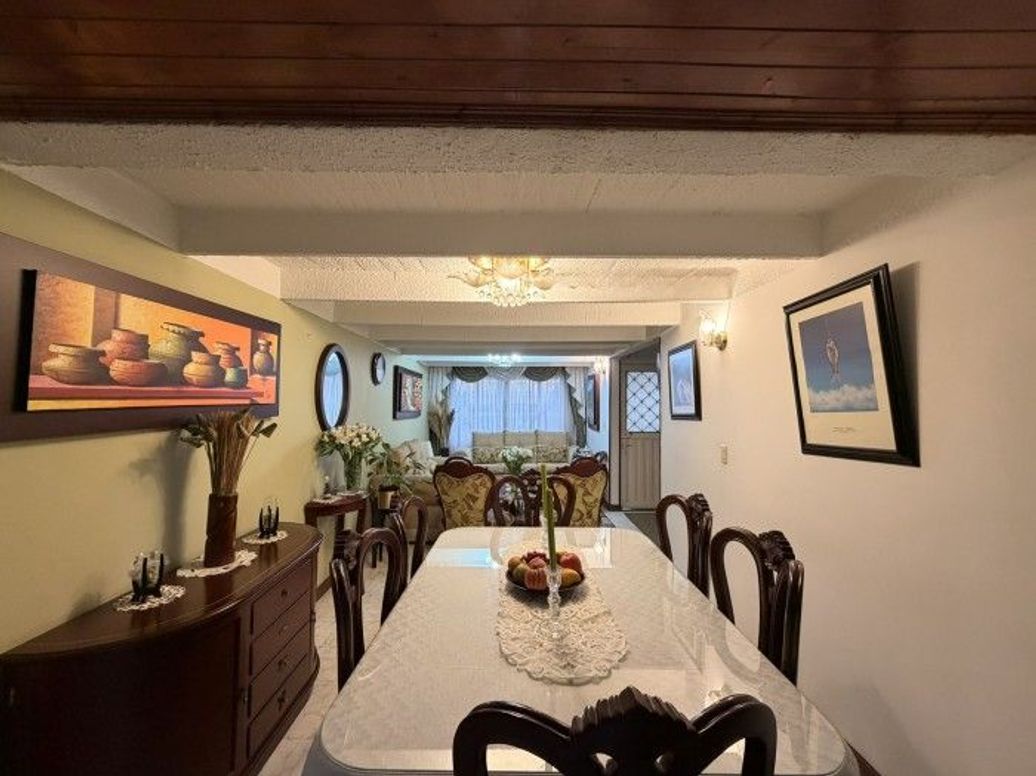 Casa de 3 alcobas en venta en Ub. Santa Cecilia, Bogotá, 84 m² · foto 2 de 10
