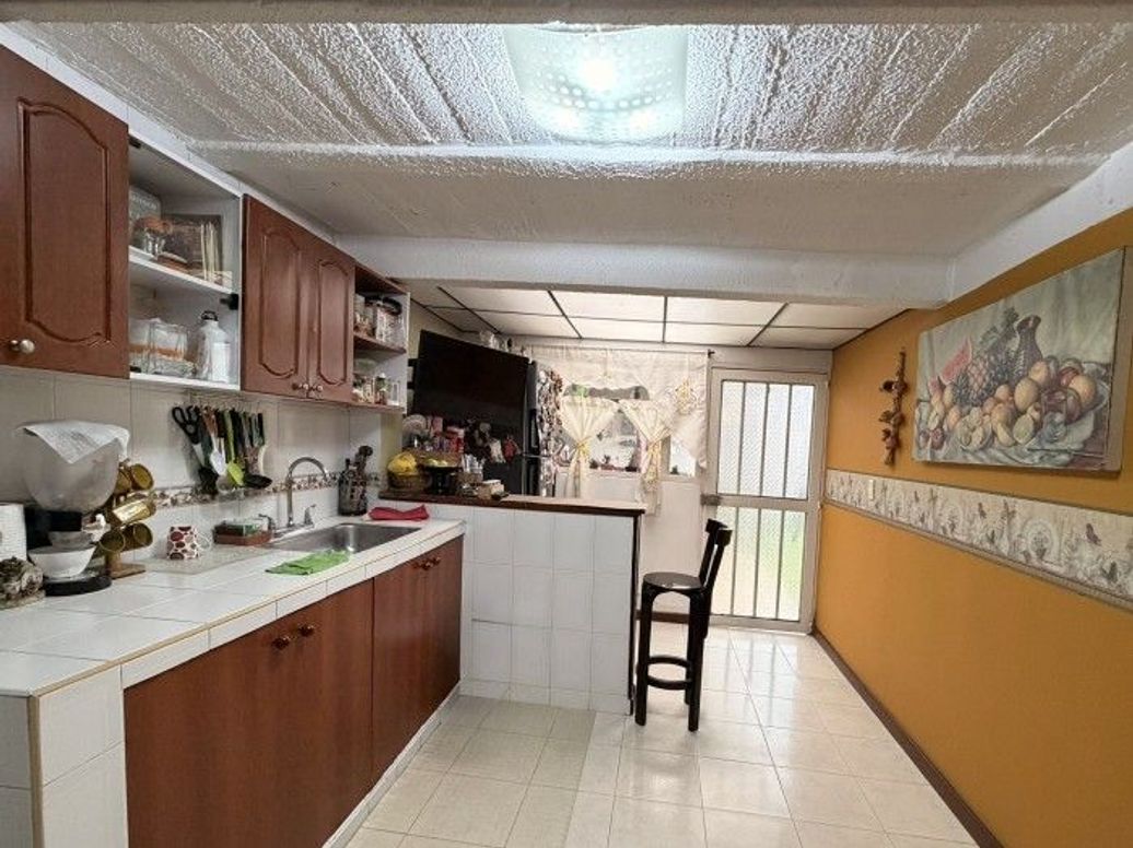 Casa de 3 alcobas en venta en Ub. Santa Cecilia, Bogotá, 84 m² · foto 8 de 10