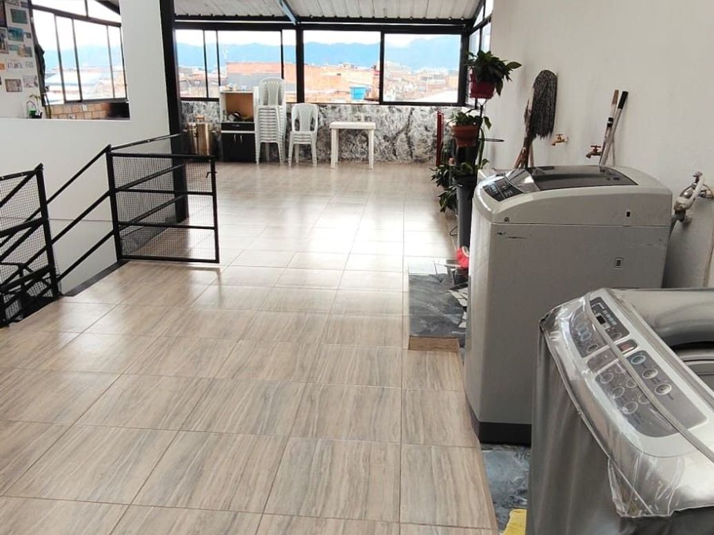 Casa de 10 alcobas en venta en Laguneta, Bogotá, 400 m² · foto 20 de 20