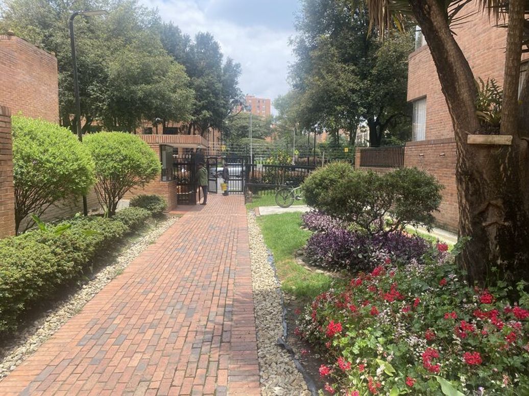 Apartamento de 3 alcobas en venta en San José Del Prado, Bogotá, 112 m² · foto 2 de 20