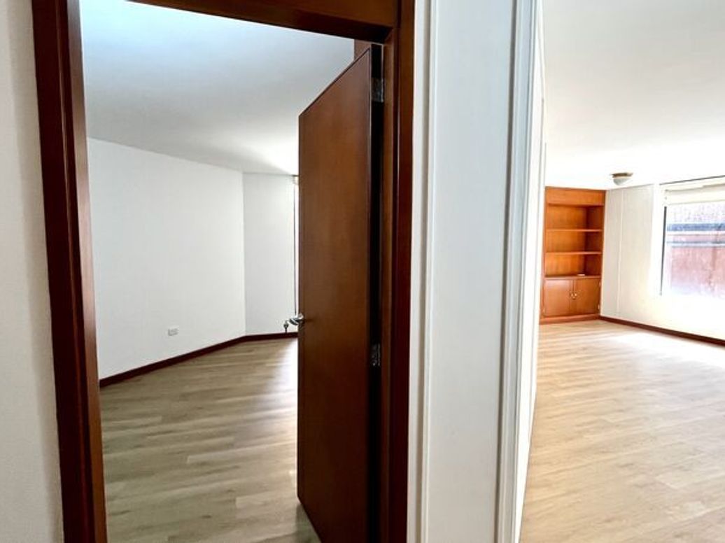 Apartamento de 2 alcobas en venta en La Carolina, Bogotá, 78 m² · foto 4 de 20