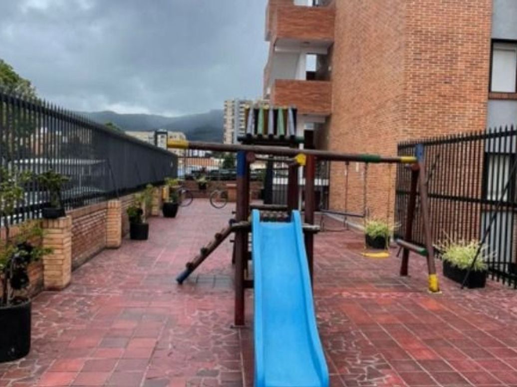 Apartamento de 2 alcobas en venta en Ub. Santa Coloma, Bogotá, 67 m² · foto 2 de 16