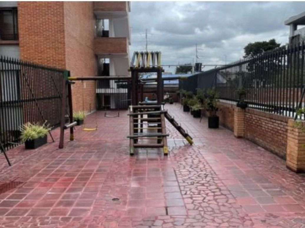 Apartamento de 2 alcobas en venta en Ub. Santa Coloma, Bogotá, 67 m² · foto 3 de 16