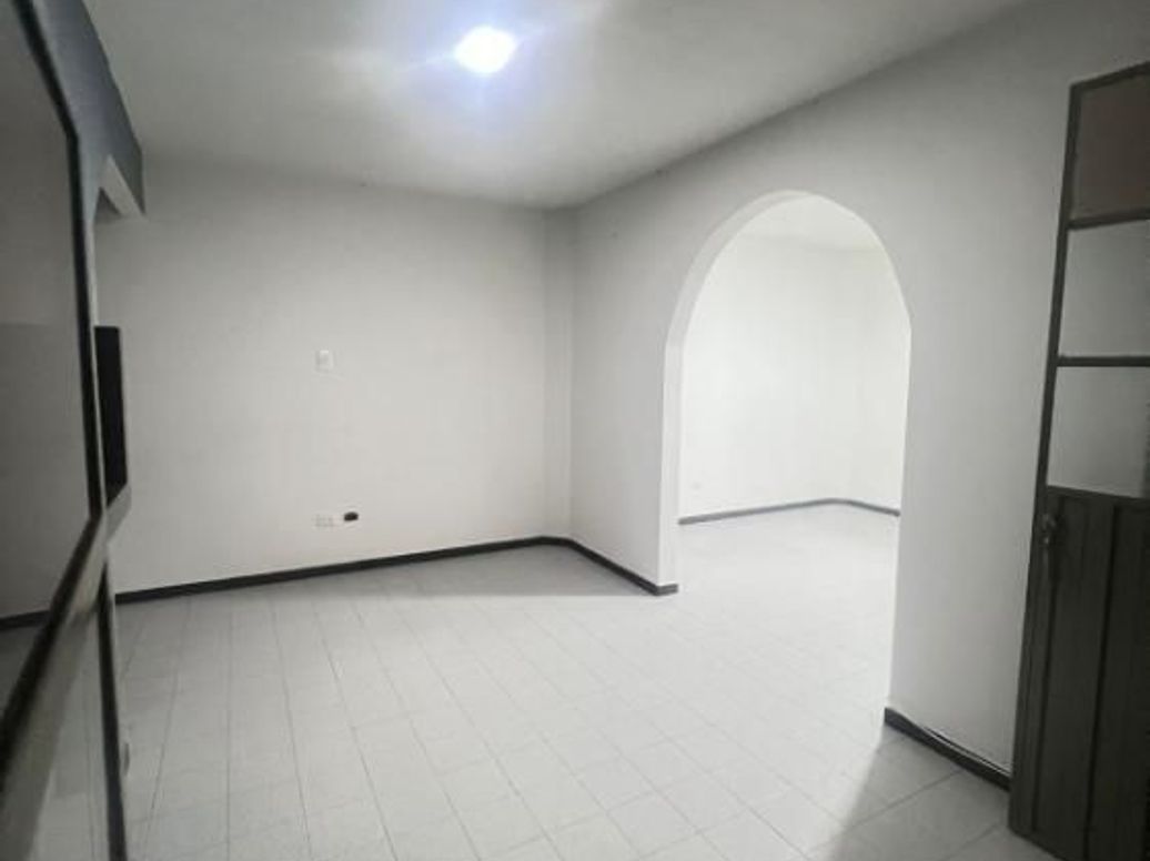Casa de 6 alcobas en venta en Villa Nelly, Bogotá, 405 m² · foto 3 de 15