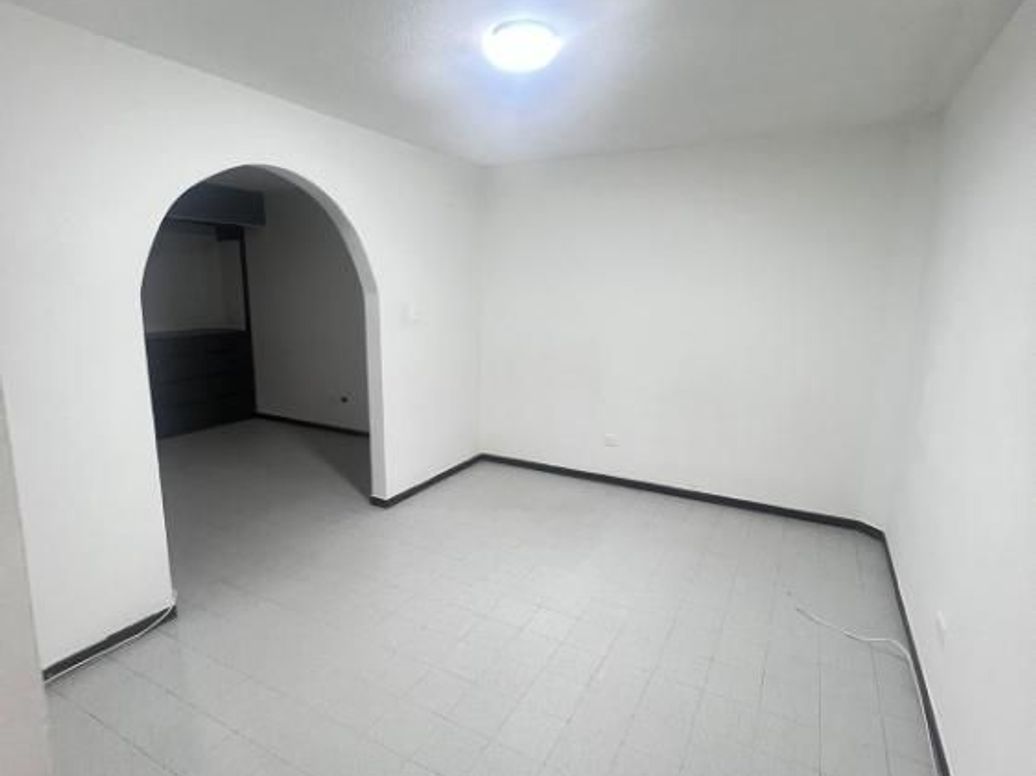 Casa de 6 alcobas en venta en Villa Nelly, Bogotá, 405 m² · foto 5 de 15