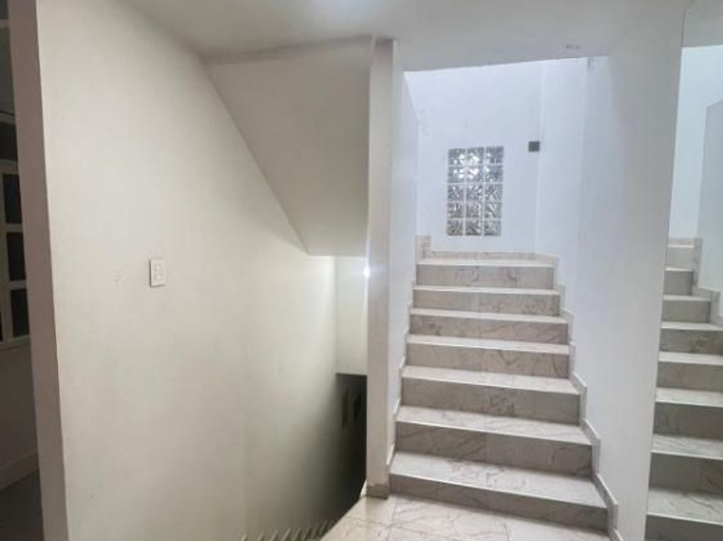 Casa de 6 alcobas en venta en Villa Nelly, Bogotá, 405 m² · foto 12 de 15