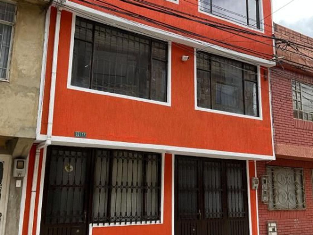 Casa de 6 alcobas en venta en El Palmar, Bogotá, 210 m² · foto 2 de 10