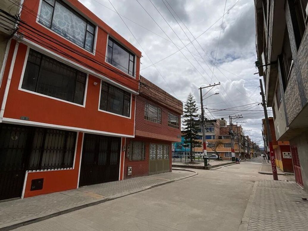 Casa de 6 alcobas en venta en El Palmar, Bogotá, 210 m² · foto 9 de 10
