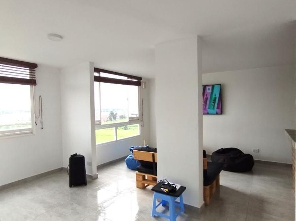 Apartamento de 2 alcobas en venta en Fontibón, Bogotá, 47 m² · foto 3 de 12