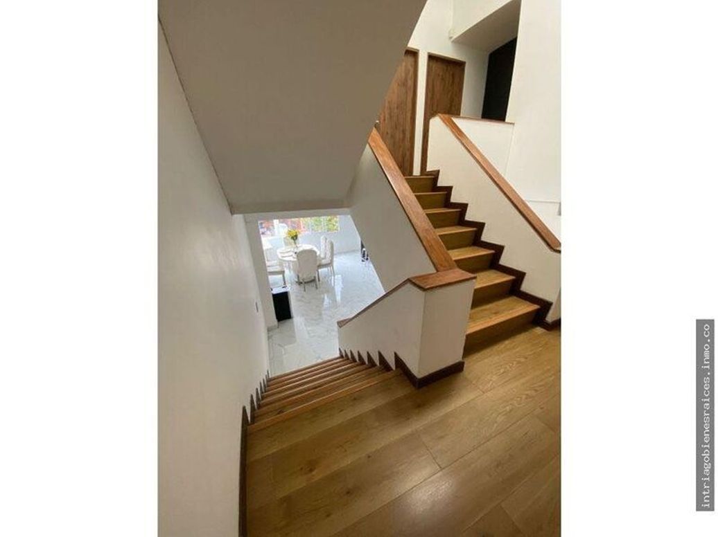 Casa de 4 alcobas en venta en Santa Barbara Central, Bogotá, 250 m² · foto 6 de 16