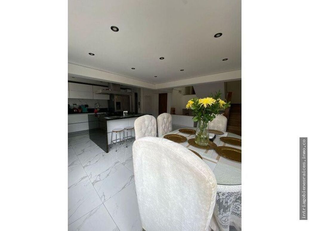 Casa de 4 alcobas en venta en Santa Barbara Central, Bogotá, 250 m² · foto 9 de 16