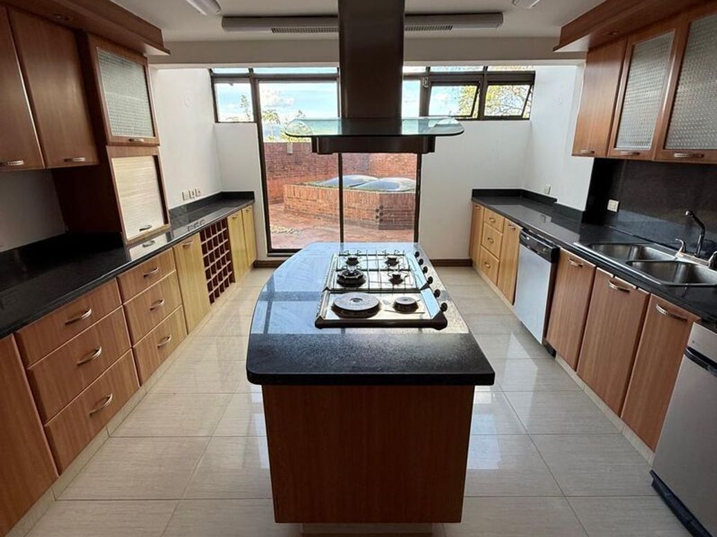 Apartamento de 4 alcobas en venta en Niza Suba, Bogotá, 347 m² · foto 6 de 10
