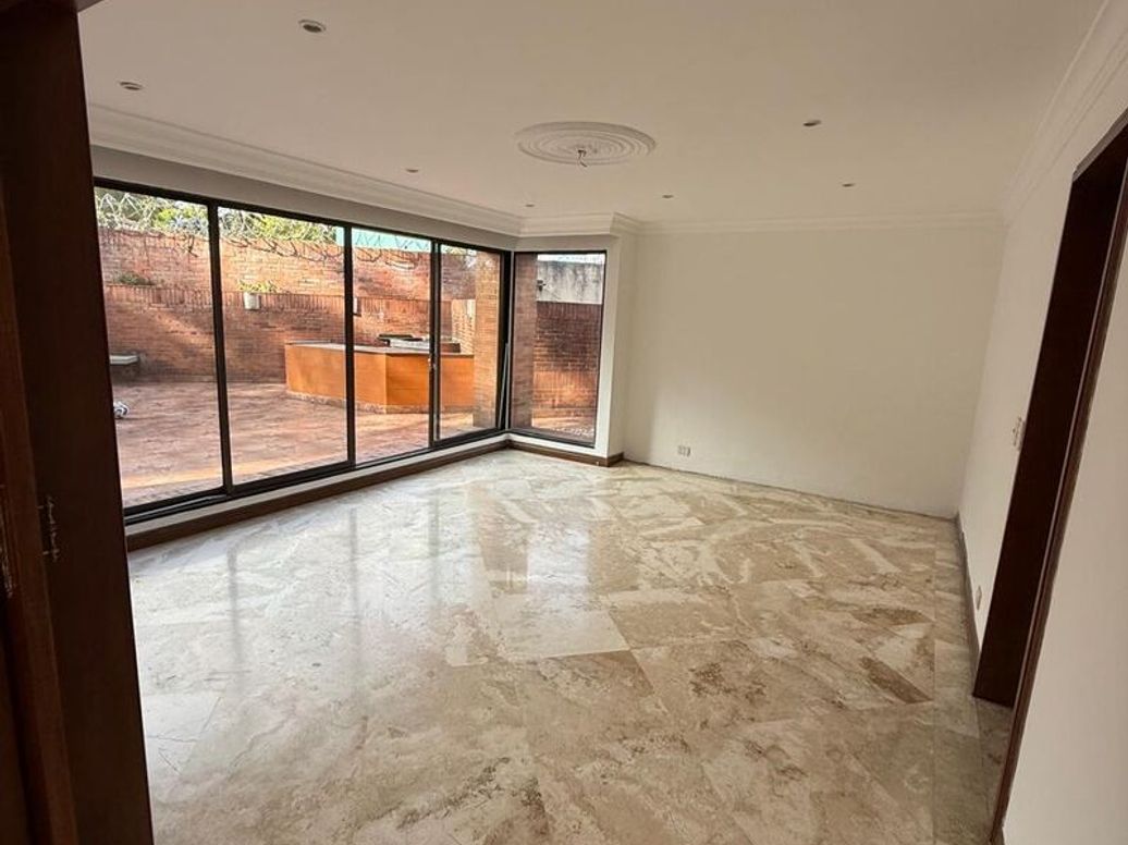 Apartamento de 4 alcobas en venta en Niza Suba, Bogotá, 347 m² · foto 8 de 10