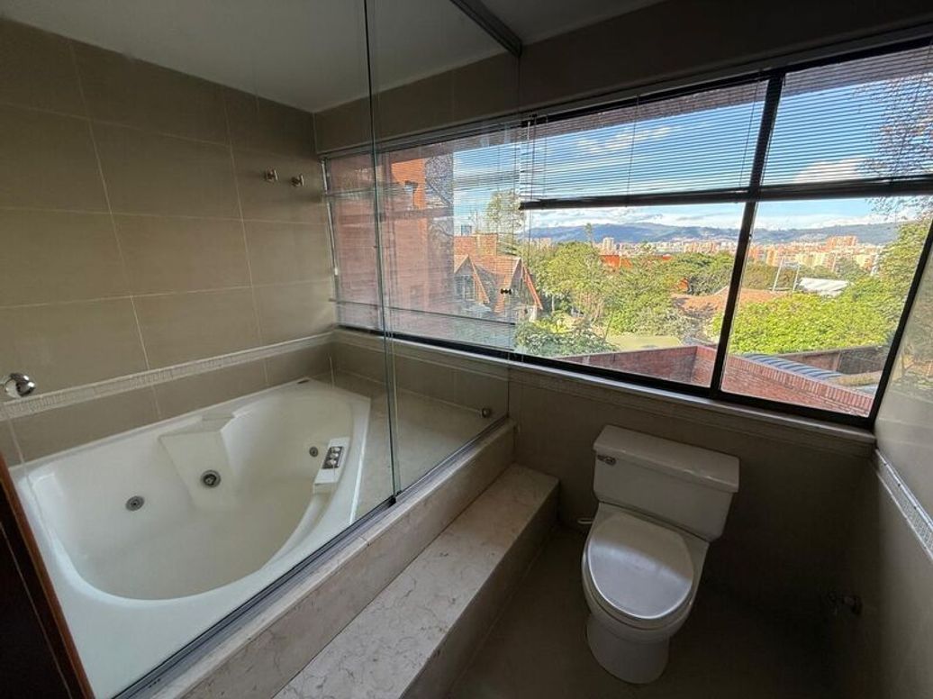 Apartamento de 4 alcobas en venta en Niza Suba, Bogotá, 347 m² · foto 5 de 10