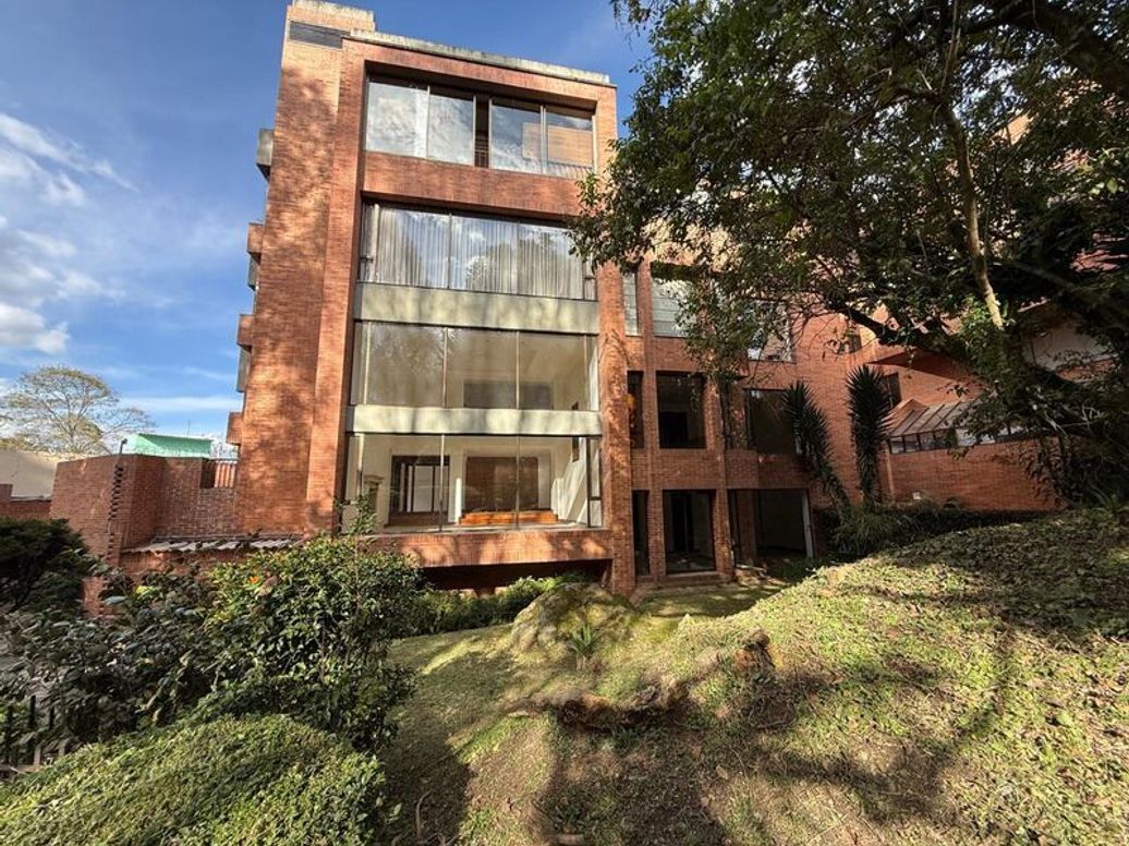 Apartamento de 4 alcobas en venta en Niza Suba, Bogotá, 347 m² · foto 2 de 10