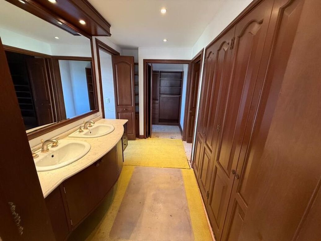 Apartamento de 4 alcobas en venta en Niza Suba, Bogotá, 347 m² · foto 4 de 10