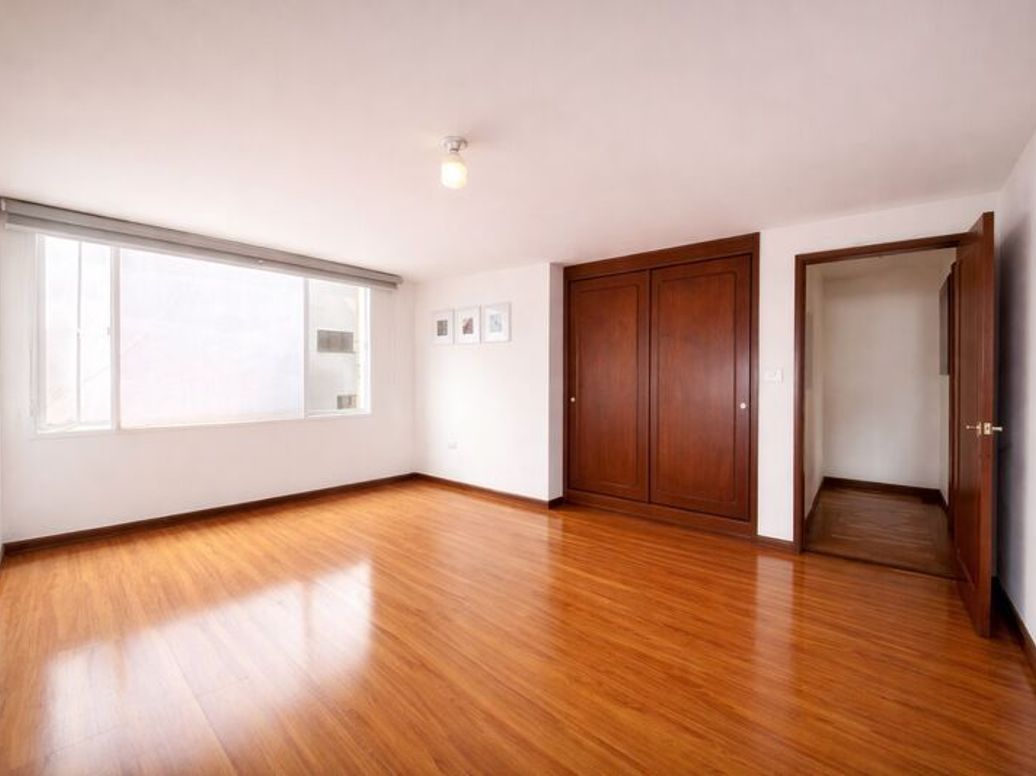 Apartamento de 3 alcobas en venta en Santa Barbara Central, Bogotá, 102 m² · foto 4 de 8
