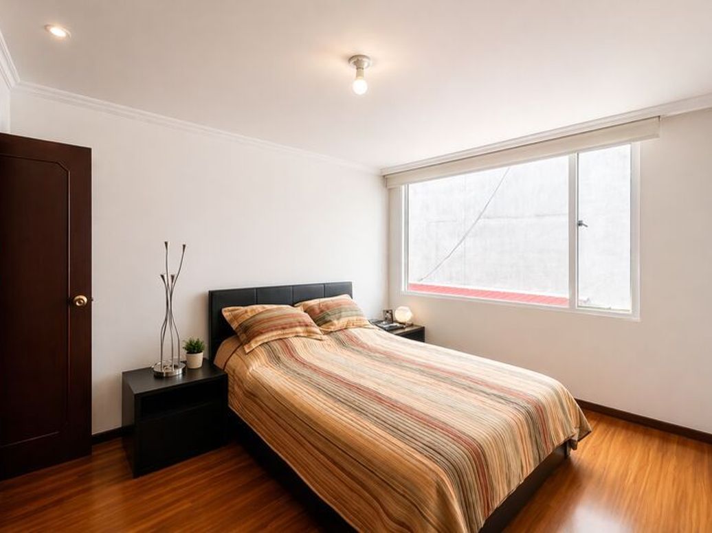 Apartamento de 3 alcobas en venta en Santa Barbara Central, Bogotá, 102 m² · foto 5 de 8