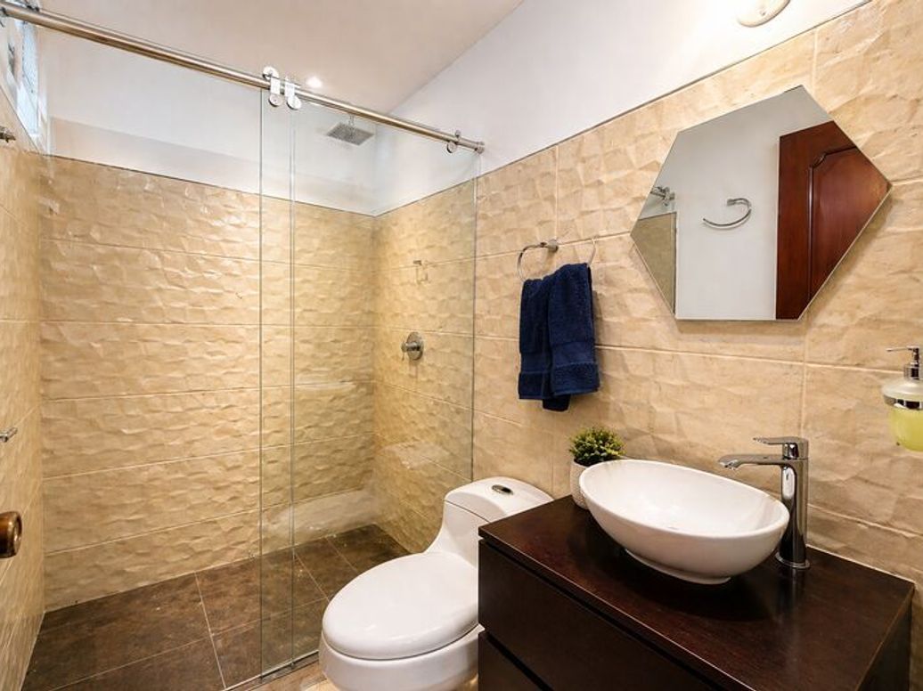 Apartamento de 3 alcobas en venta en Santa Barbara Central, Bogotá, 102 m² · foto 7 de 8