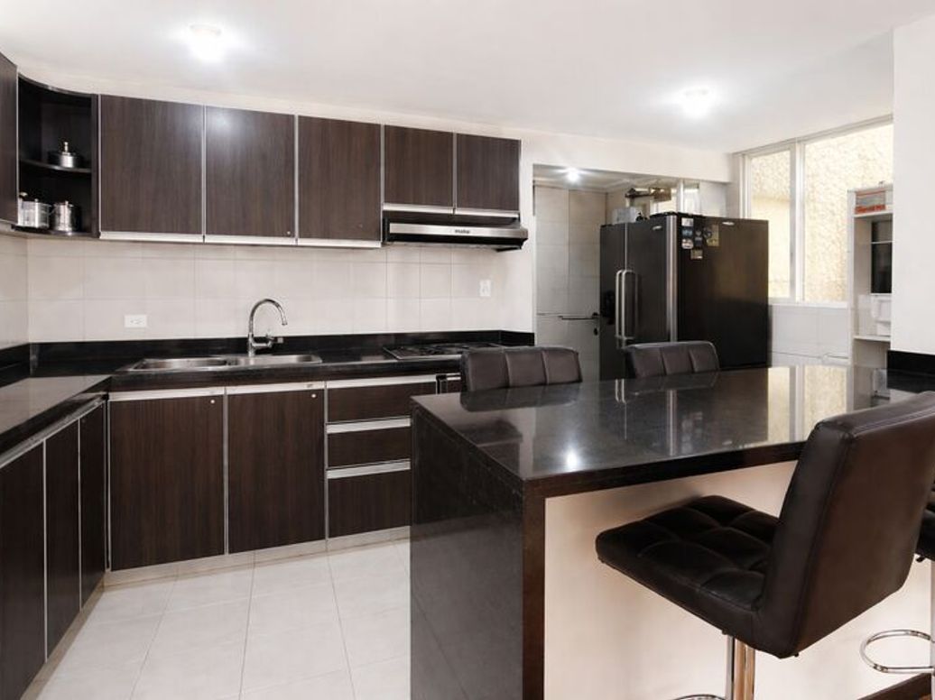 Apartamento de 3 alcobas en venta en Santa Barbara Central, Bogotá, 102 m² · foto 3 de 8