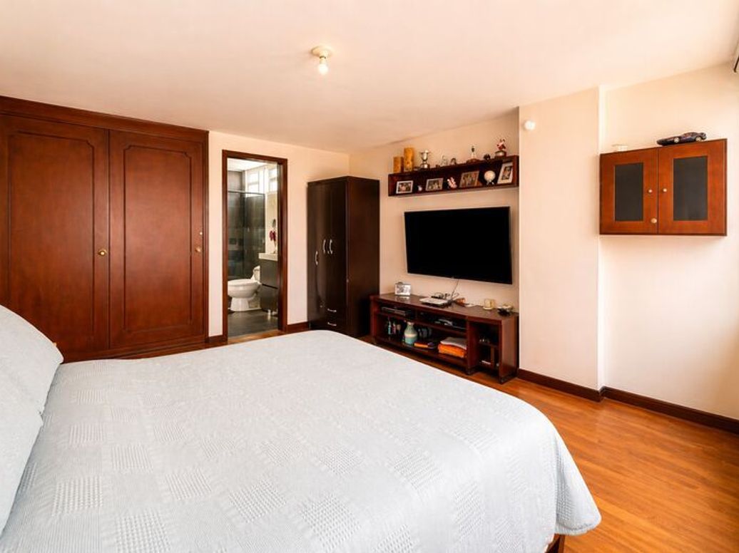 Apartamento de 3 alcobas en venta en Santa Barbara Central, Bogotá, 102 m² · foto 6 de 8