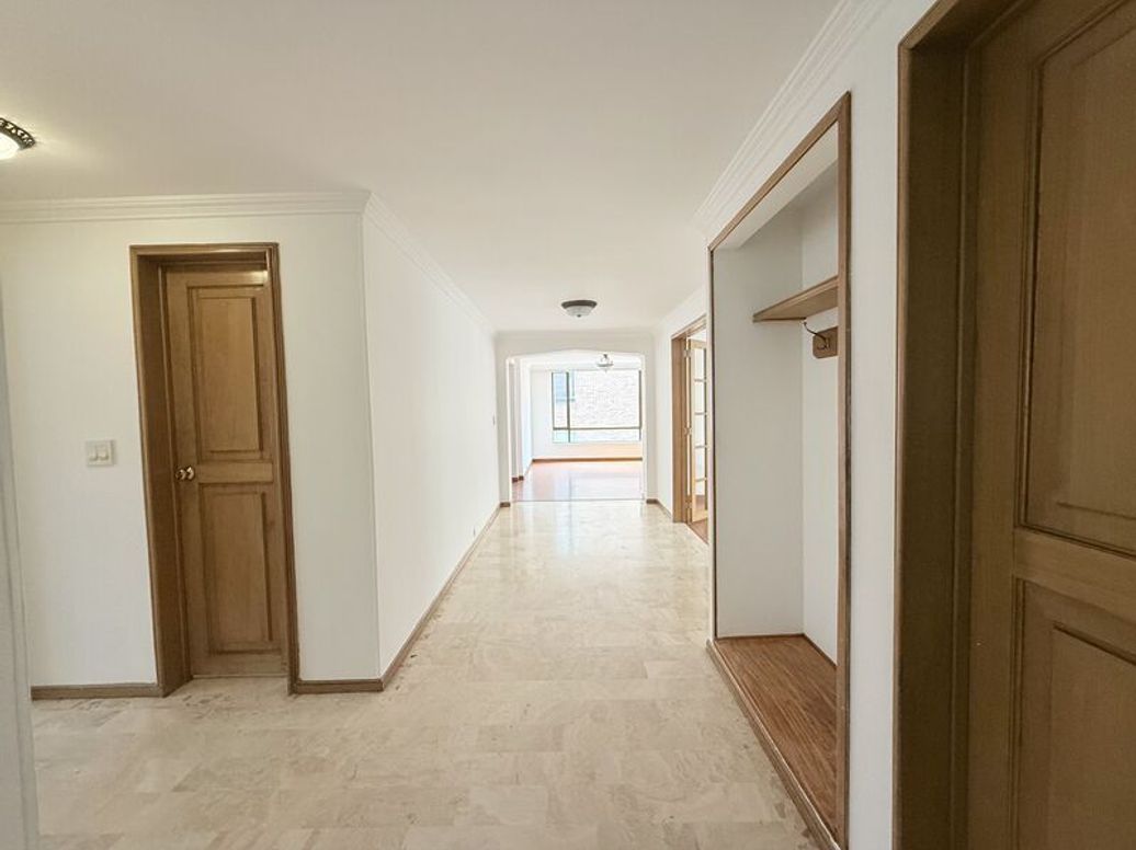 Apartamento de 3 alcobas en venta en Chicó Norte, Bogotá, 191 m² · foto 6 de 17