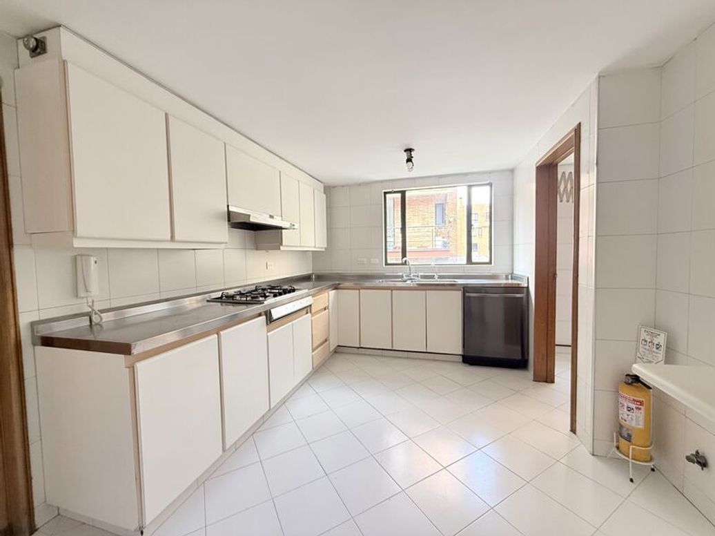 Apartamento de 3 alcobas en venta en Chicó Norte, Bogotá, 191 m² · foto 7 de 17