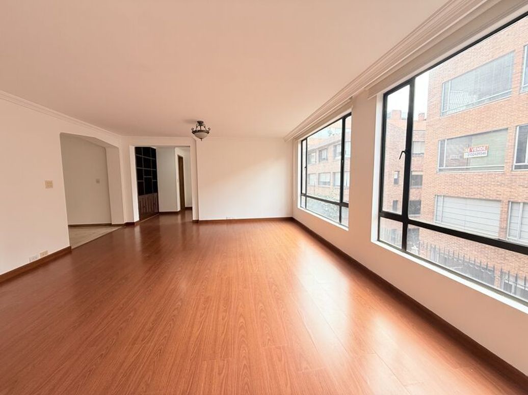 Apartamento de 3 alcobas en venta en Chicó Norte, Bogotá, 191 m² · foto 2 de 17