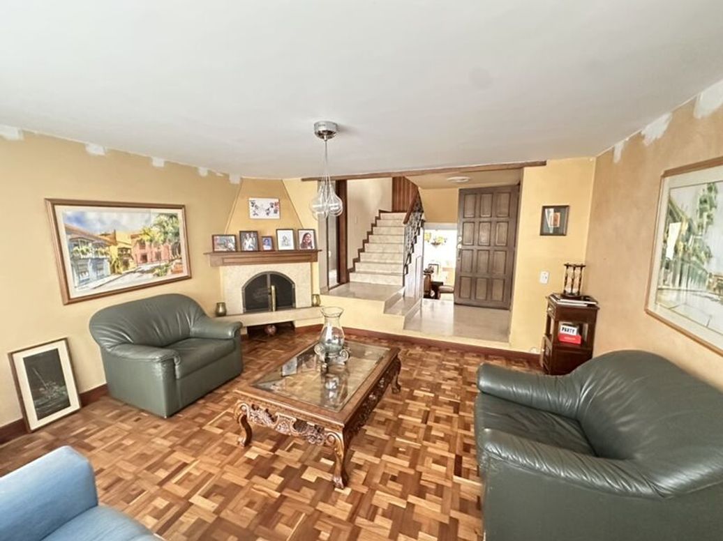Casa de 3 alcobas en venta en San Patricio, Bogotá, 220 m² · foto 2 de 20
