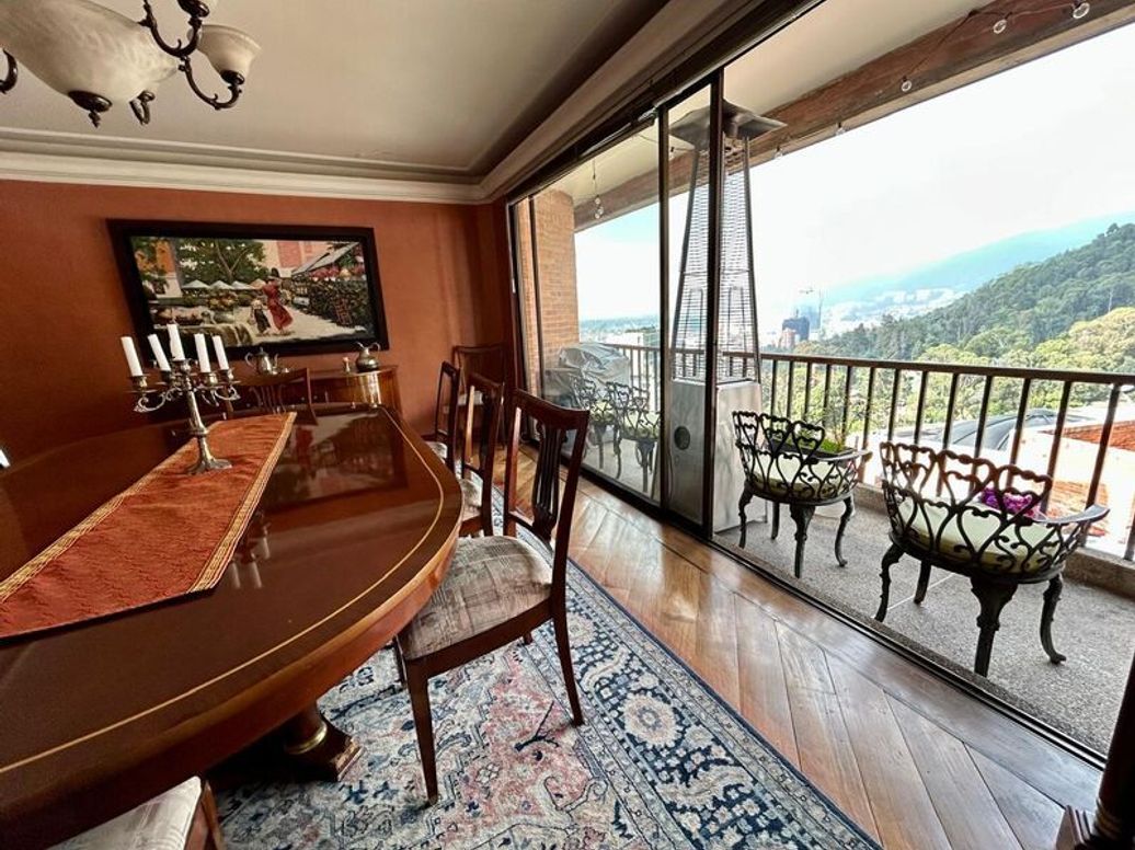 Apartamento de 4 alcobas en venta en El Refugio, Bogotá, 288 m² · foto 10 de 20