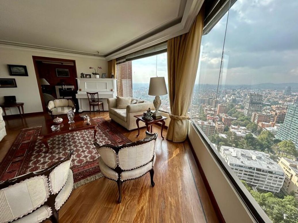 Apartamento de 4 alcobas en venta en El Refugio, Bogotá, 288 m² · foto 4 de 20