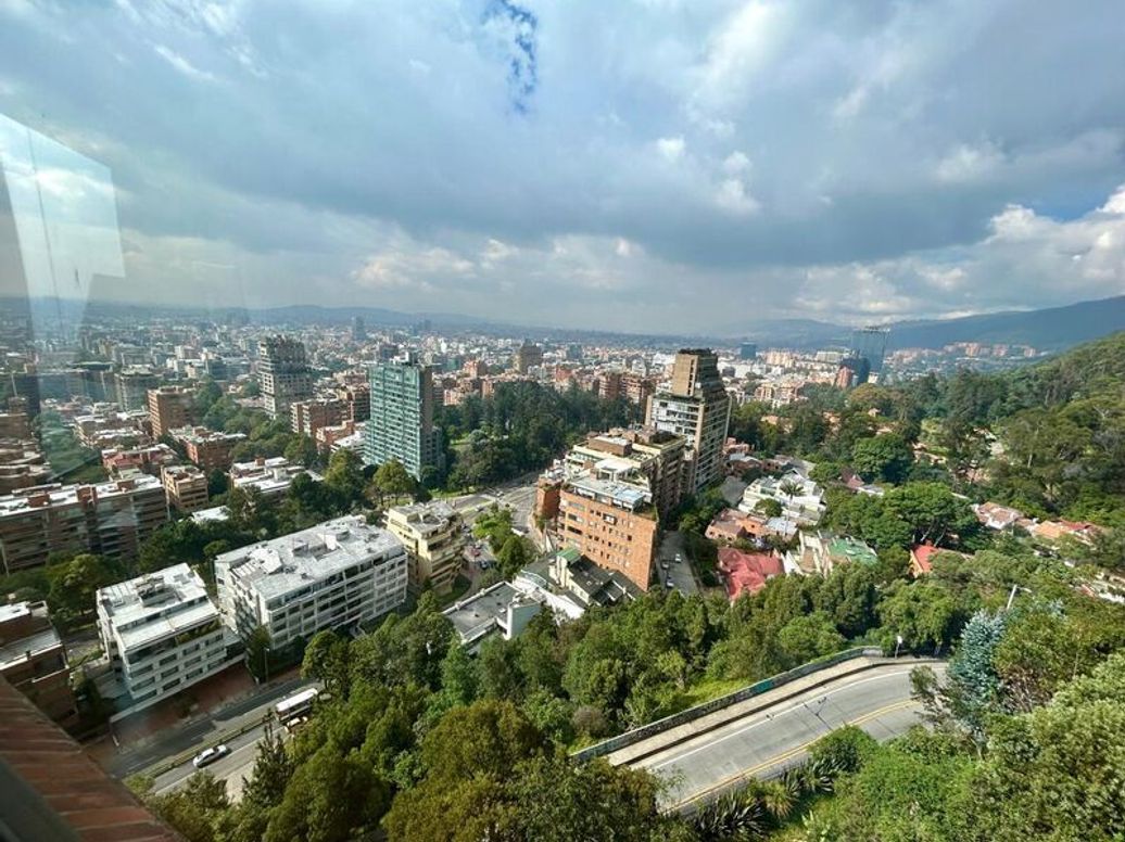 Apartamento de 4 alcobas en venta en El Refugio, Bogotá, 288 m² · foto 5 de 20