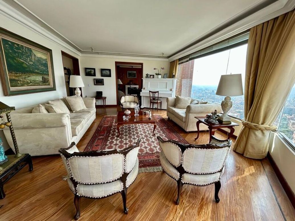 Apartamento de 4 alcobas en venta en El Refugio, Bogotá, 288 m² · foto 3 de 20