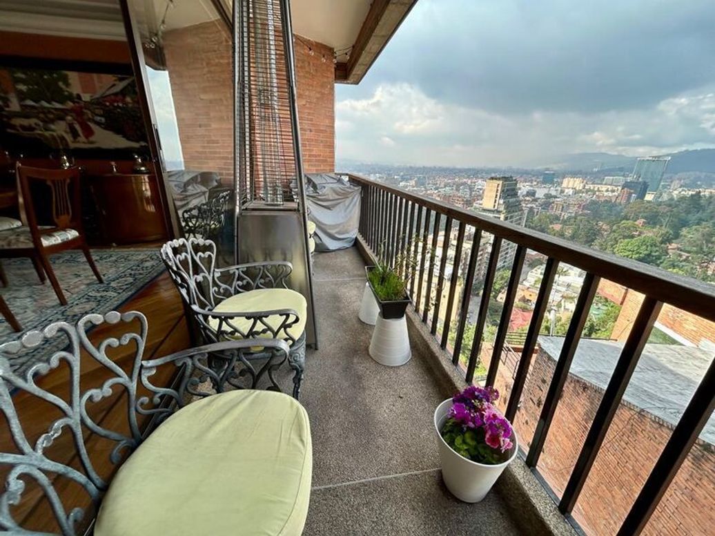 Apartamento de 4 alcobas en venta en El Refugio, Bogotá, 288 m² · foto 11 de 20