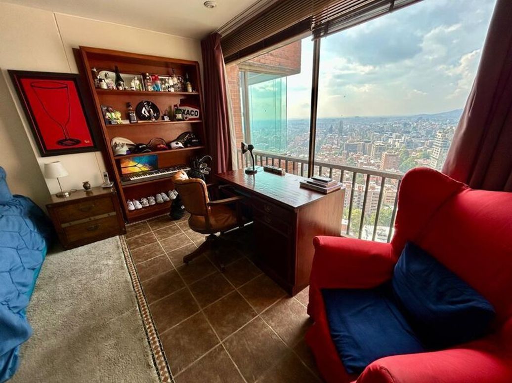 Apartamento de 4 alcobas en venta en El Refugio, Bogotá, 288 m² · foto 18 de 20