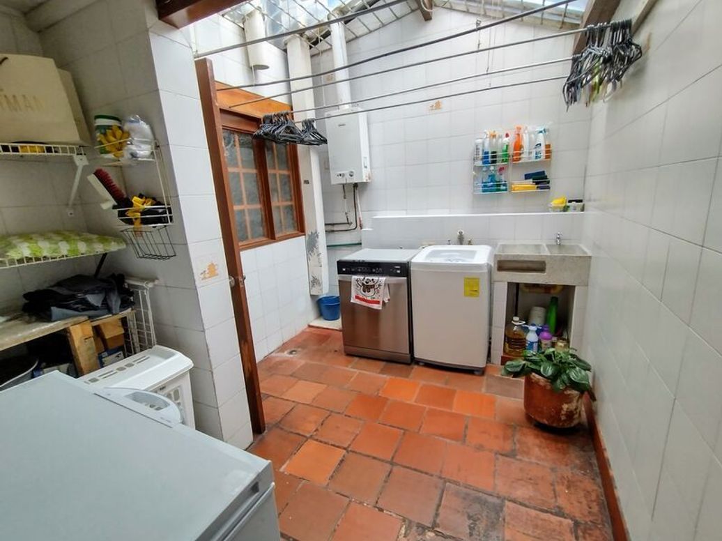Casa de 3 alcobas en venta en Santa Barbara Central, Bogotá, 291 m² · foto 6 de 20