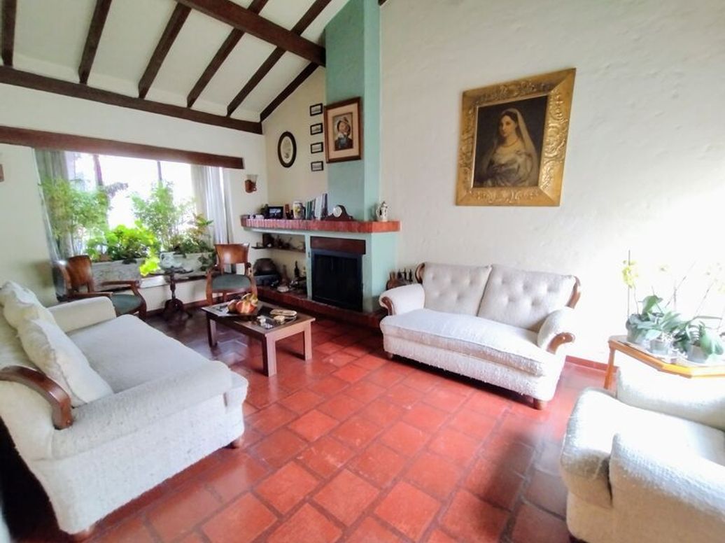 Casa de 3 alcobas en venta en Santa Barbara Central, Bogotá, 291 m² · foto 2 de 20