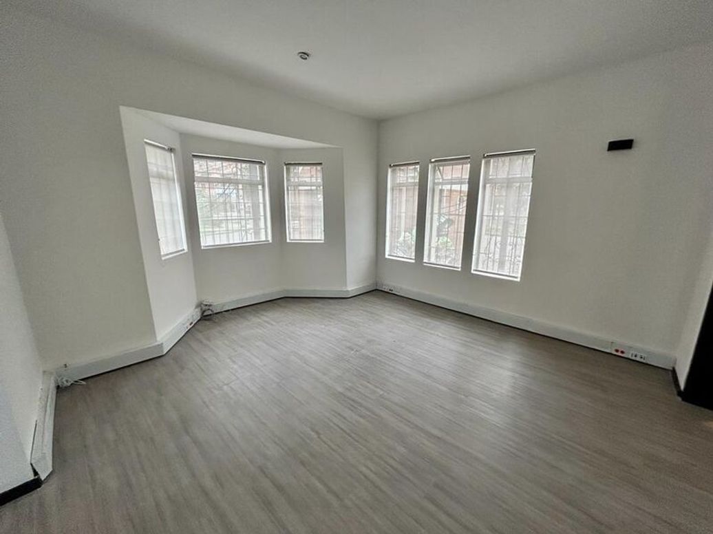 Casa de 6 alcobas en venta en Quinta Camacho, Bogotá, 402 m² · foto 6 de 20