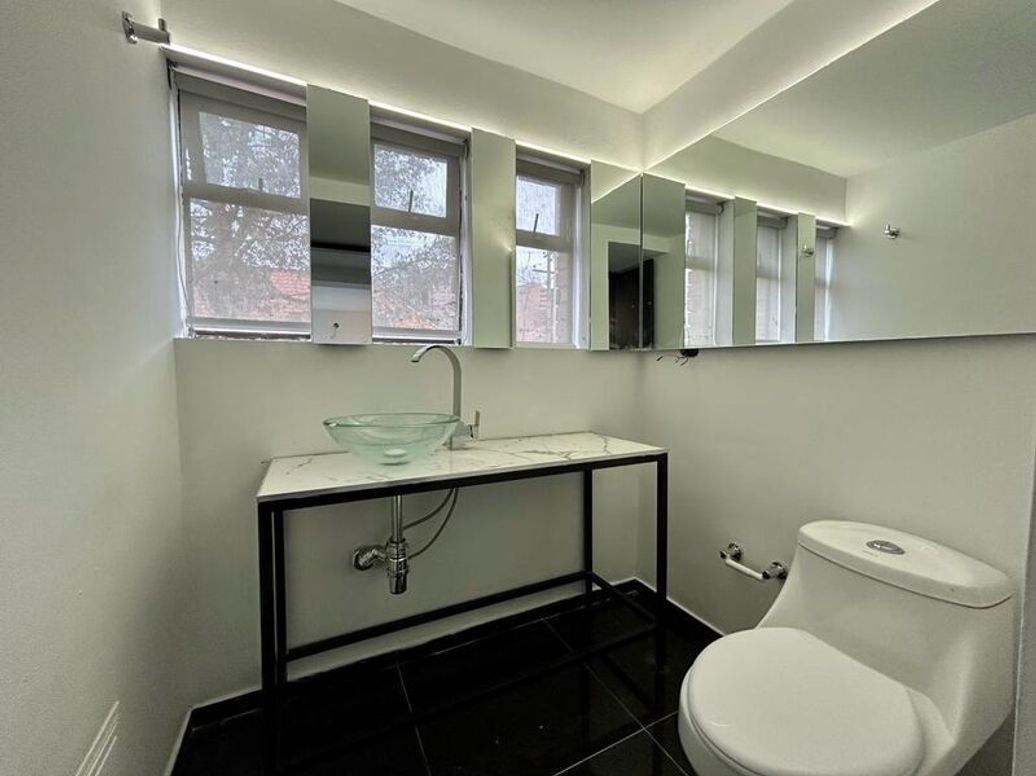 Casa de 6 alcobas en venta en Quinta Camacho, Bogotá, 402 m² · foto 16 de 20