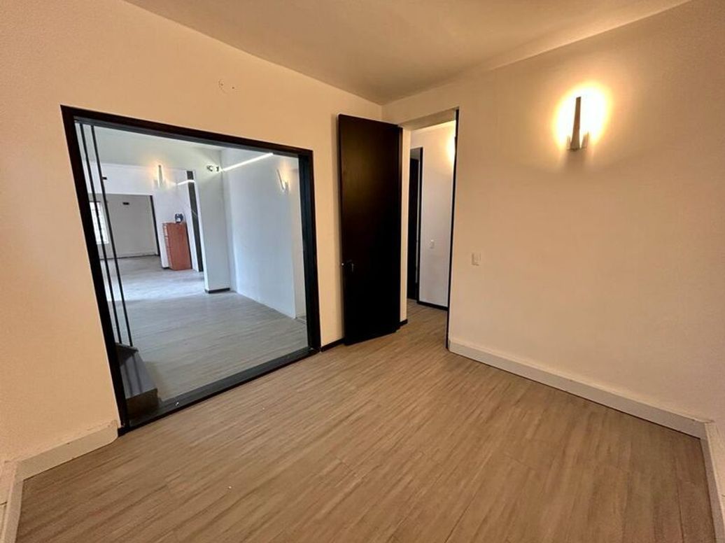 Casa de 6 alcobas en venta en Quinta Camacho, Bogotá, 402 m² · foto 9 de 20