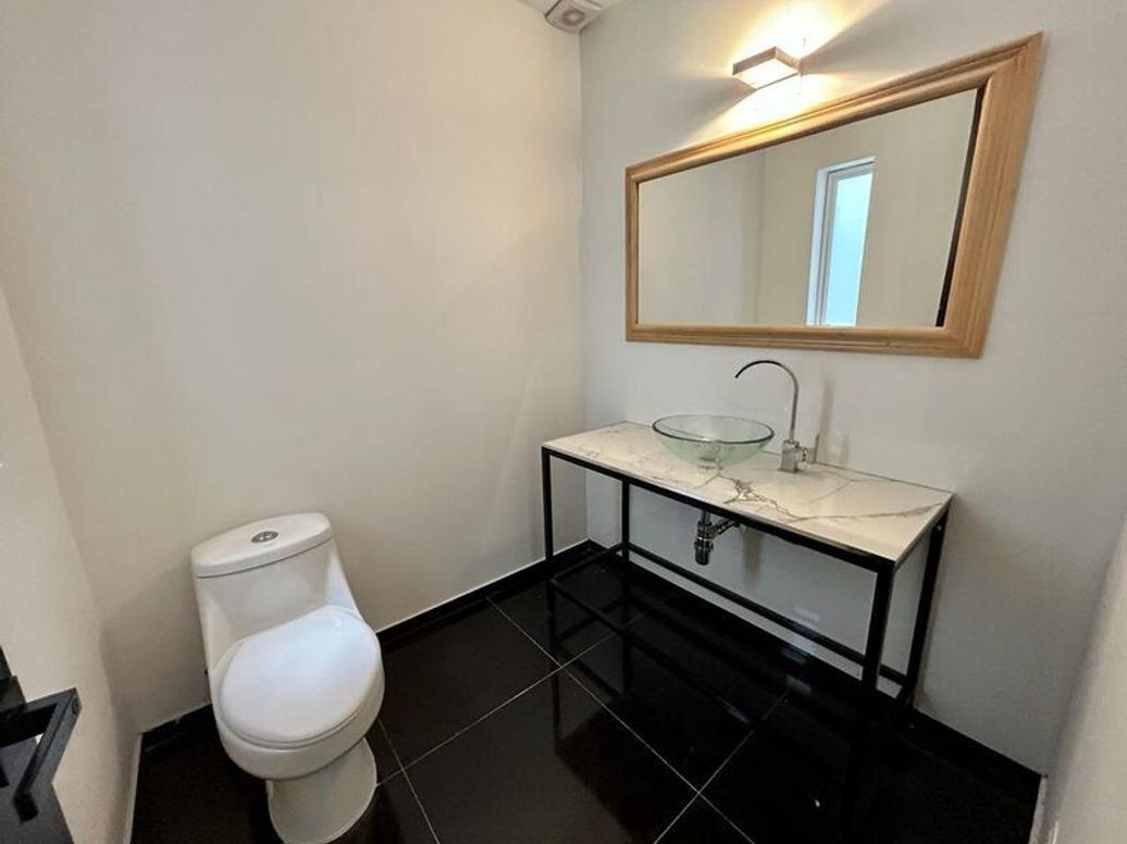 Casa de 6 alcobas en venta en Quinta Camacho, Bogotá, 402 m² · foto 7 de 20