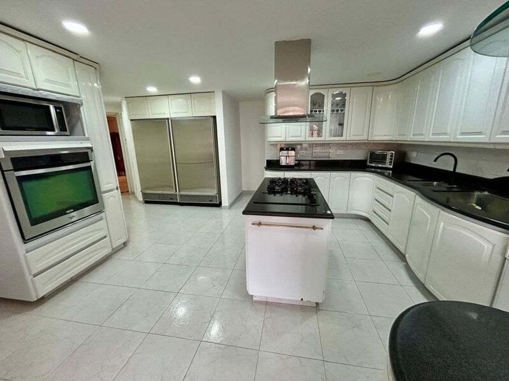 Apartamento de 5 alcobas en venta en Santa Barbara Occidental, Bogotá, 475 m² · foto 14 de 20